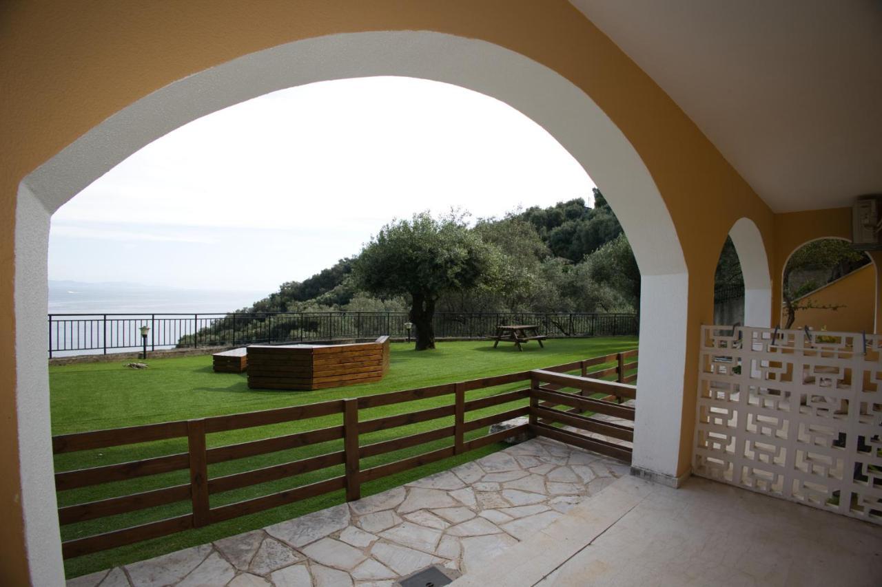 Silent Bay Apartments Katávolos Exteriör bild